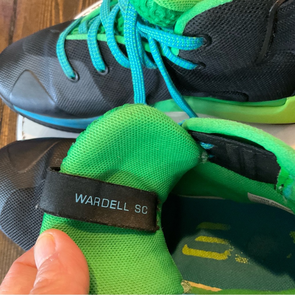Under Armour Kids Sneakers - Black and Green great condition. - Picture 6 of 9